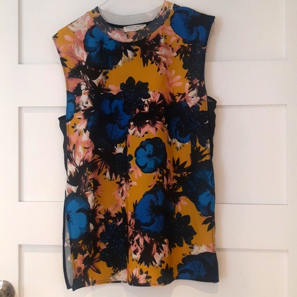 3/$45 Zara Floral sleeveless top - Picture 1 of 4